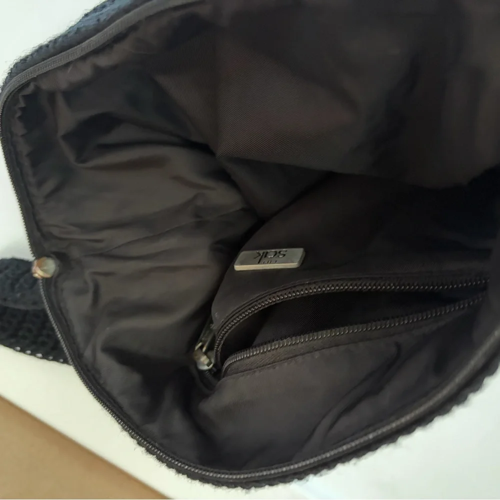 N/A stylish black